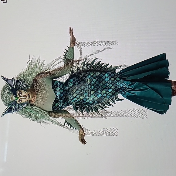 Siren of the Sea Costume - Picture 4 of 4